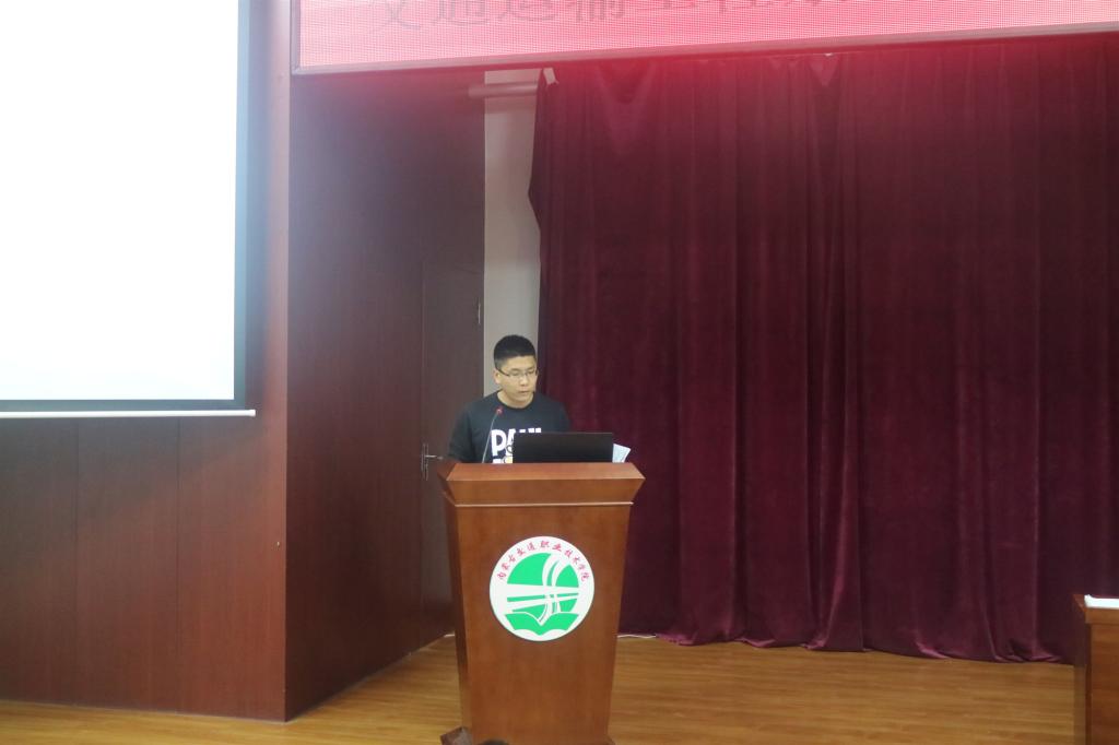 王锐对我系实训室7s管理方案进行解读