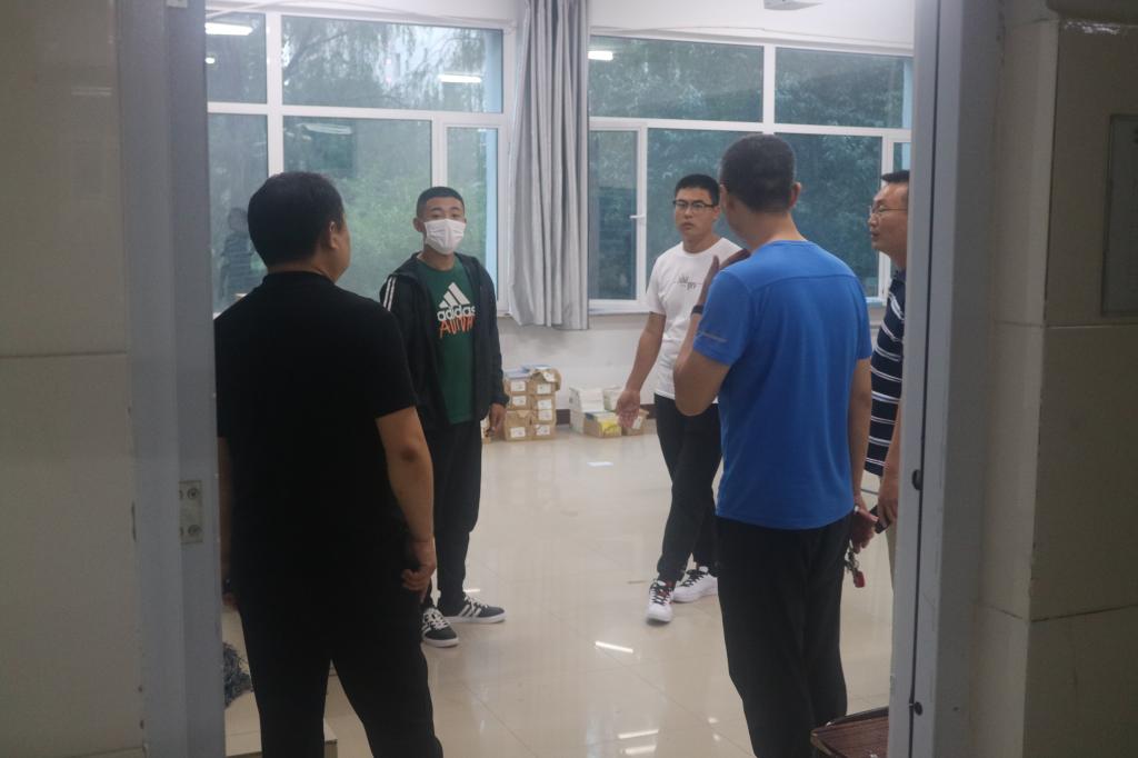 我系对教学楼进行安全排查