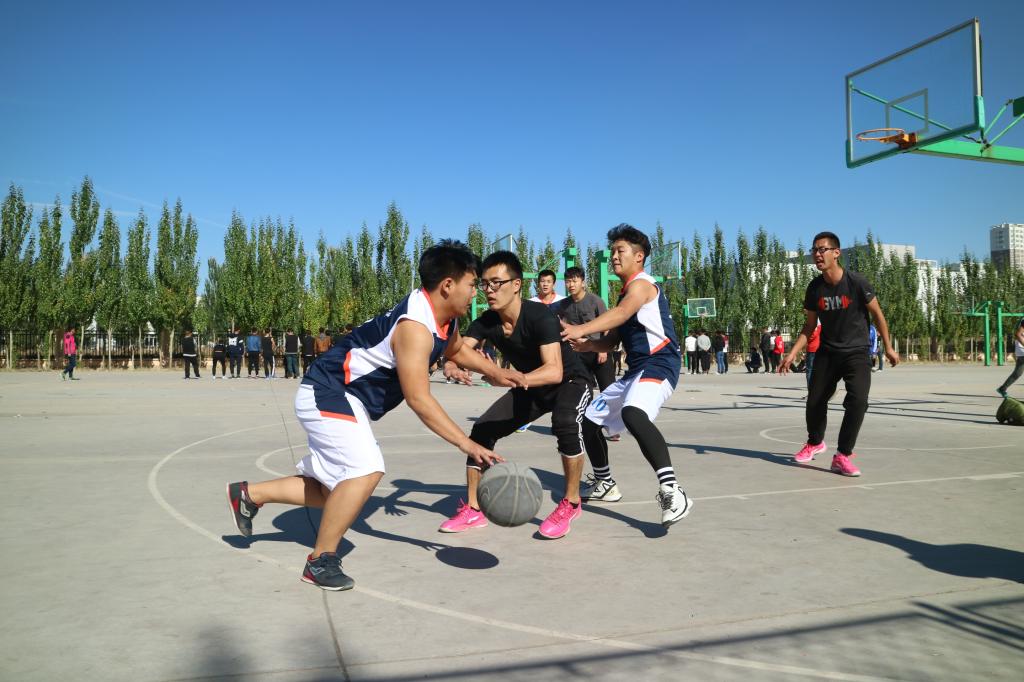 我系篮球赛进行中