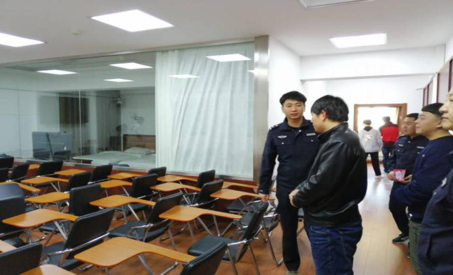 对酒店实训室进行安全检查