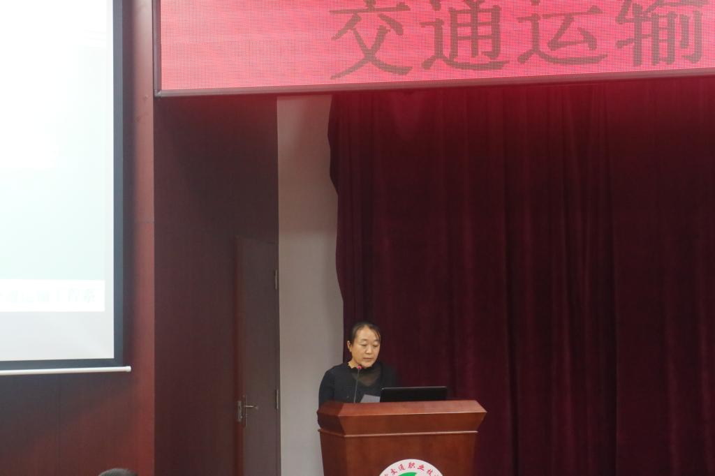 教师代表王雅凤