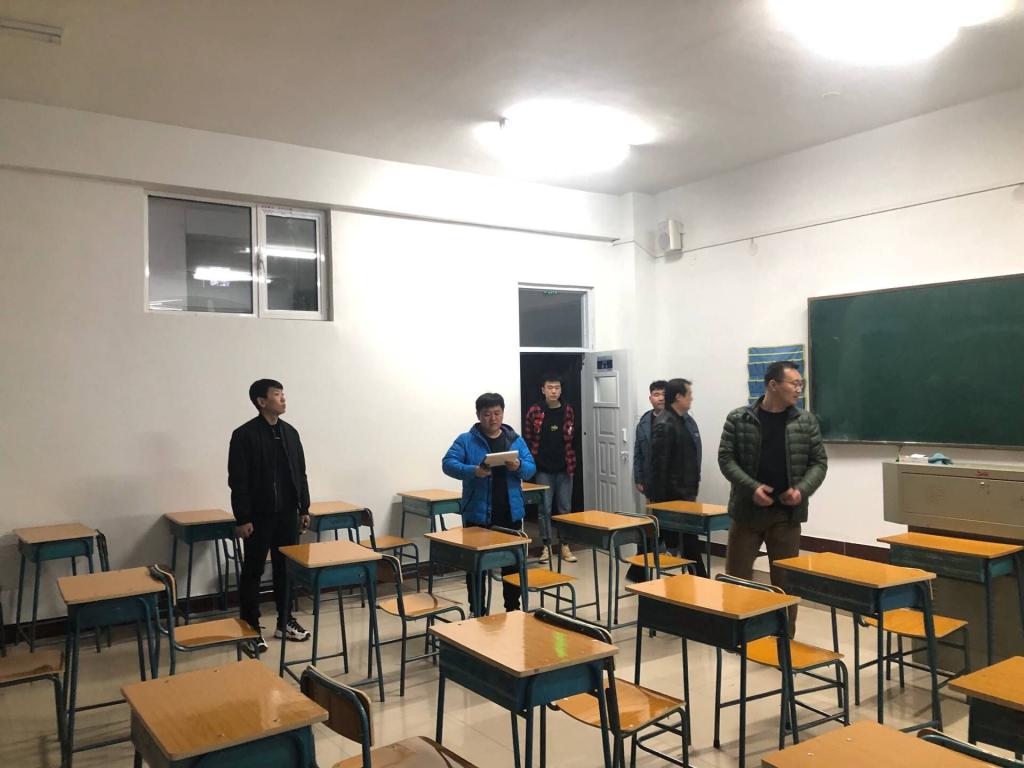我系对教学楼进行安全排查