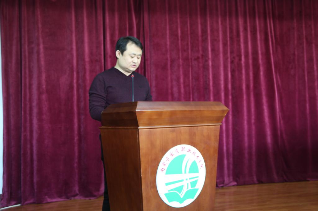 学生科许彬彬科长述职