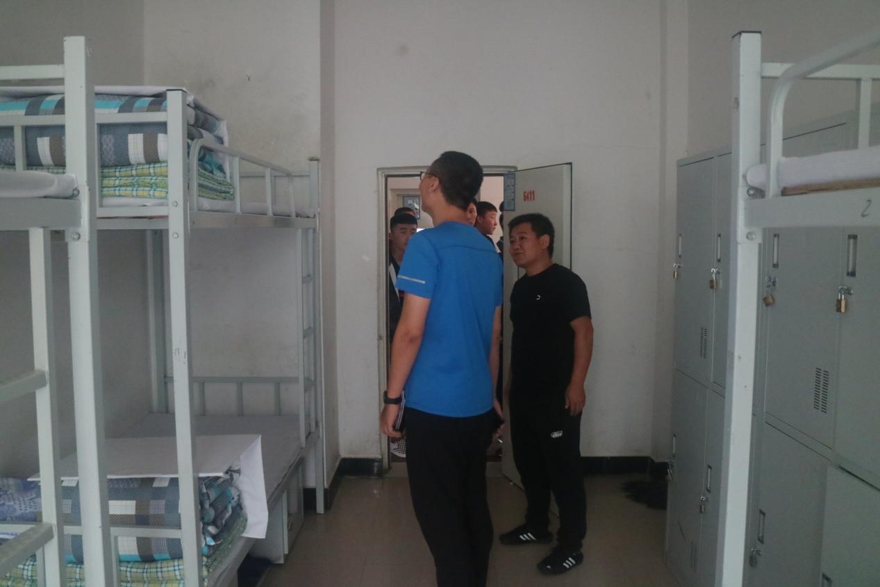 我系对学生公寓进行安全排查