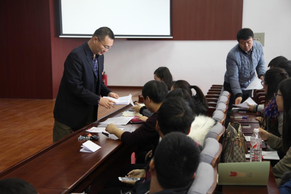 开展班主任,教师,科长、干事考核活动
