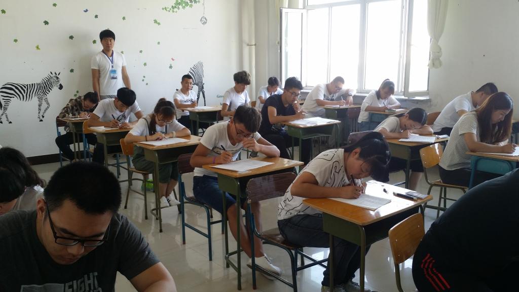 监考教师认真履行监考职责
