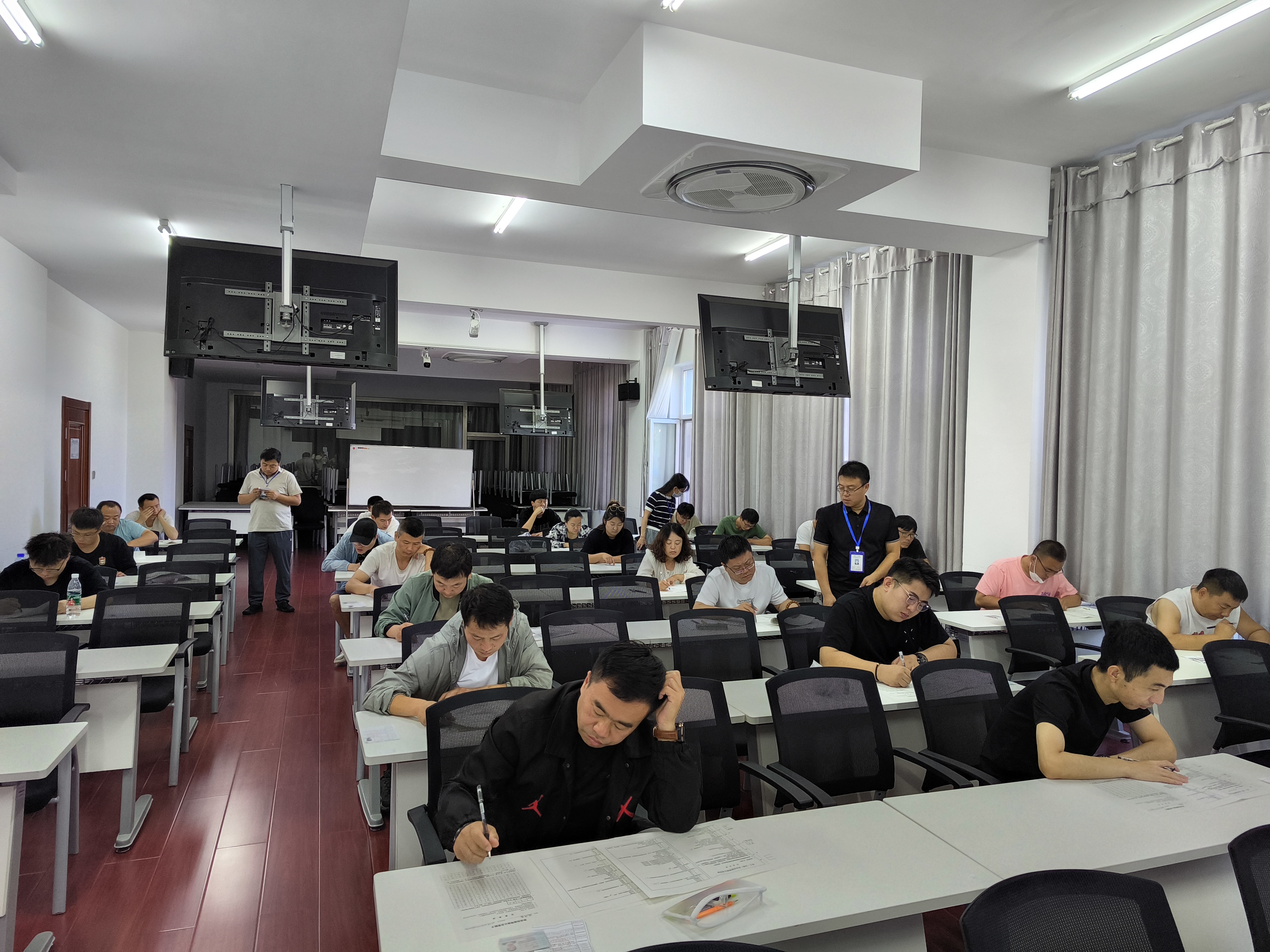 我院举行电工职业技能等级认定考试